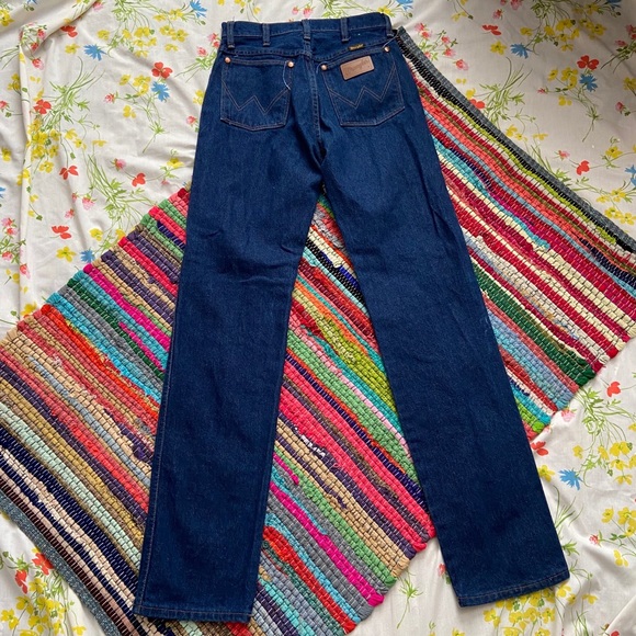 VINTAGE WRANGLER DARK WASH HIGH WAIST JEANS - Picture 8 of 8
